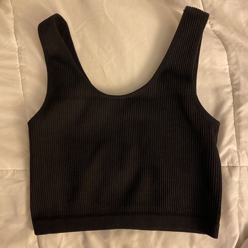BLACK SEAMLESS RIBBED CROP TOP